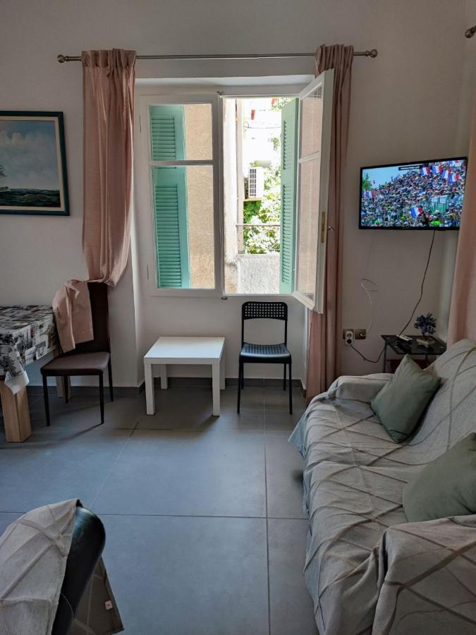 Ευχάριστο Σπίτι Στο Κέντρο Της Πόλης Του Ναυπλίου. Leilighet Návplio Eksteriør bilde